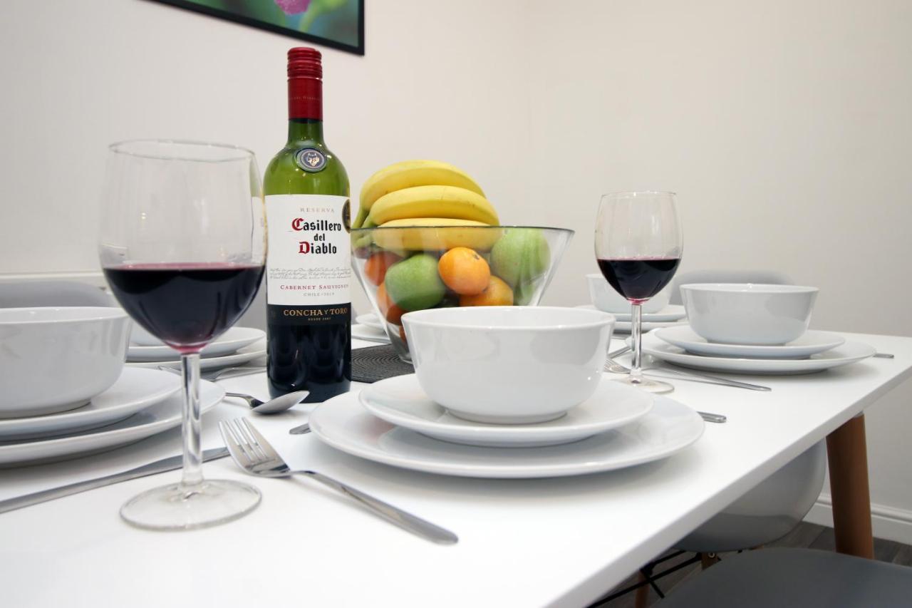Delft - Spacious Home, High Speed Wi-Fi, Free Parking, Terrace Swindon Eksteriør billede