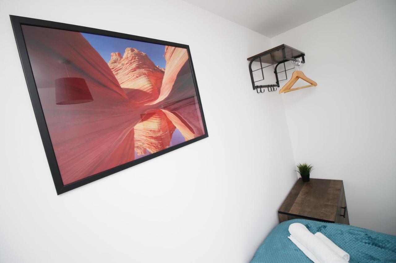Delft - Spacious Home, High Speed Wi-Fi, Free Parking, Terrace Swindon Eksteriør billede