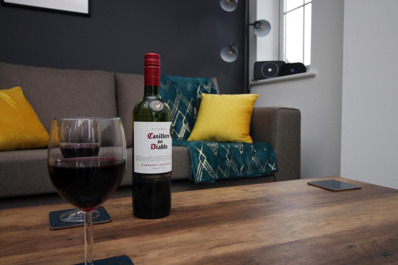 Delft - Spacious Home, High Speed Wi-Fi, Free Parking, Terrace Swindon Eksteriør billede