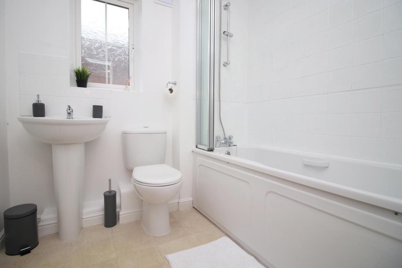 Delft - Spacious Home, High Speed Wi-Fi, Free Parking, Terrace Swindon Eksteriør billede