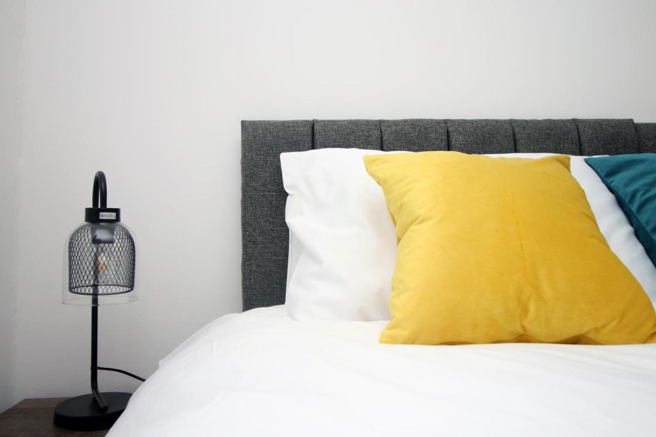 Delft - Spacious Home, High Speed Wi-Fi, Free Parking, Terrace Swindon Eksteriør billede
