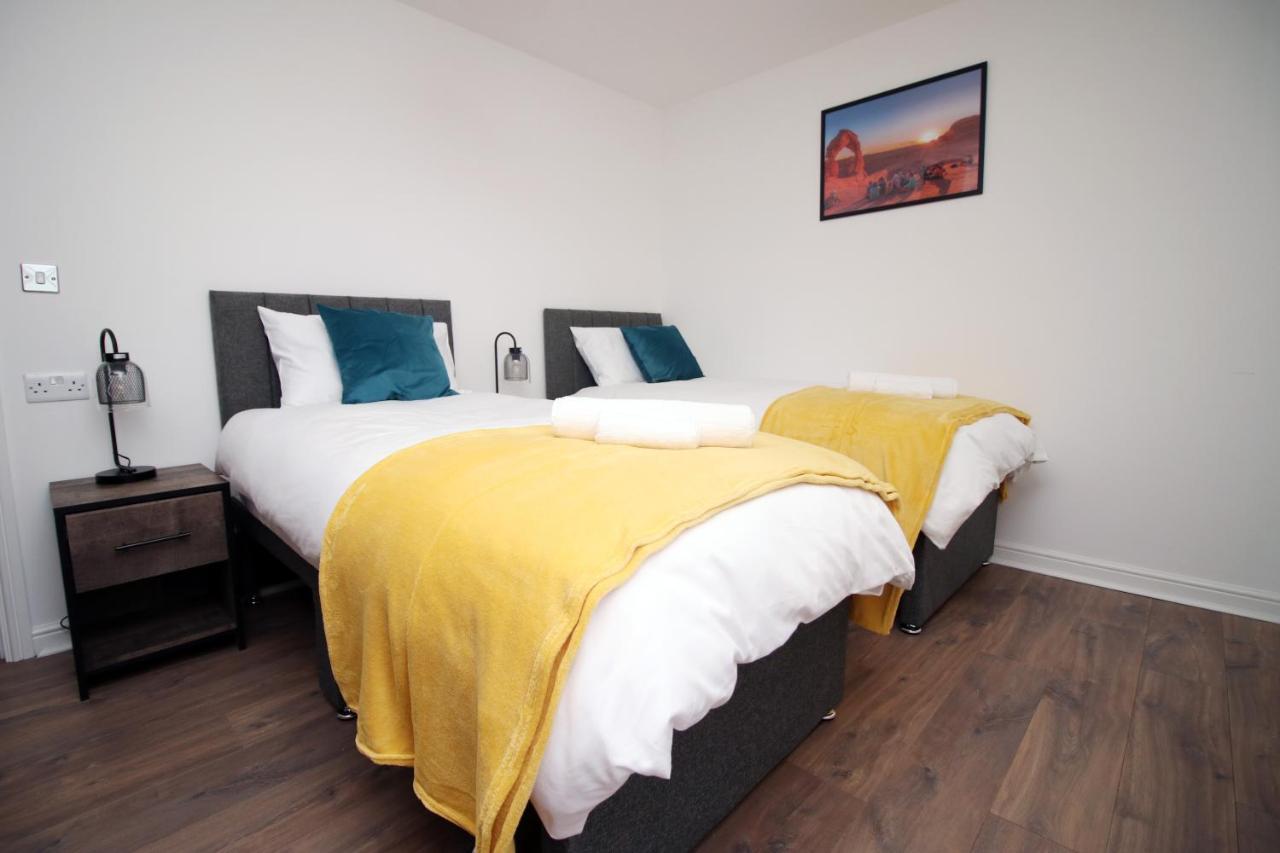 Delft - Spacious Home, High Speed Wi-Fi, Free Parking, Terrace Swindon Eksteriør billede
