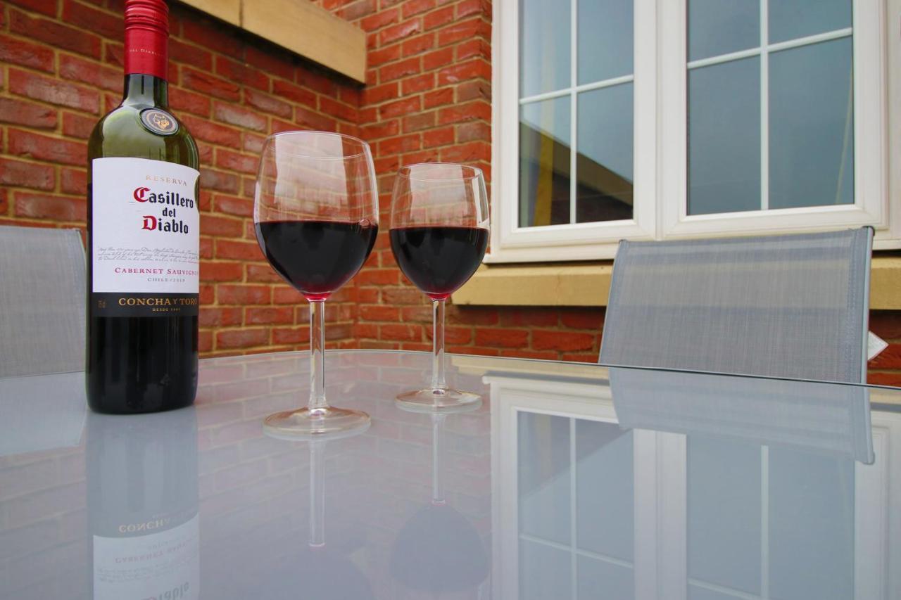 Delft - Spacious Home, High Speed Wi-Fi, Free Parking, Terrace Swindon Eksteriør billede