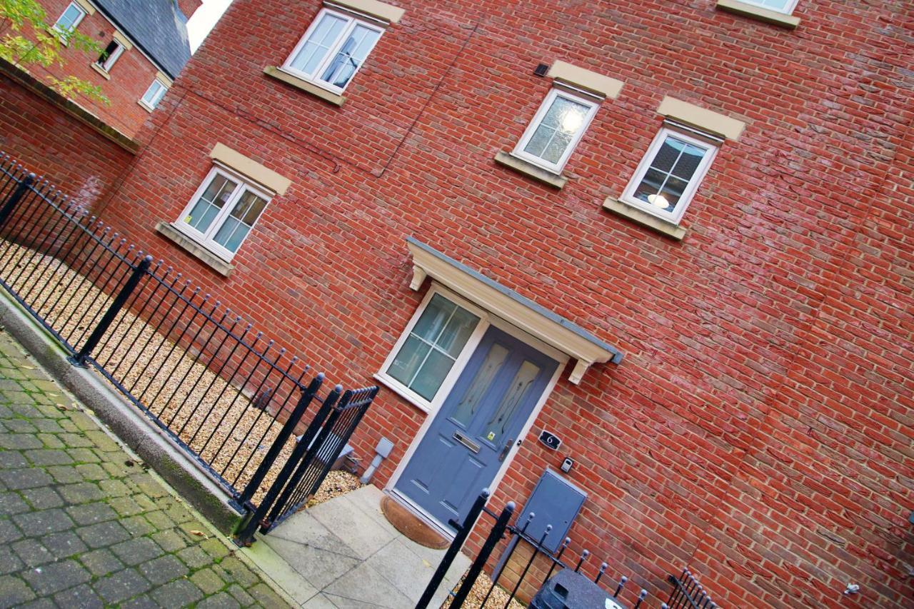 Delft - Spacious Home, High Speed Wi-Fi, Free Parking, Terrace Swindon Eksteriør billede